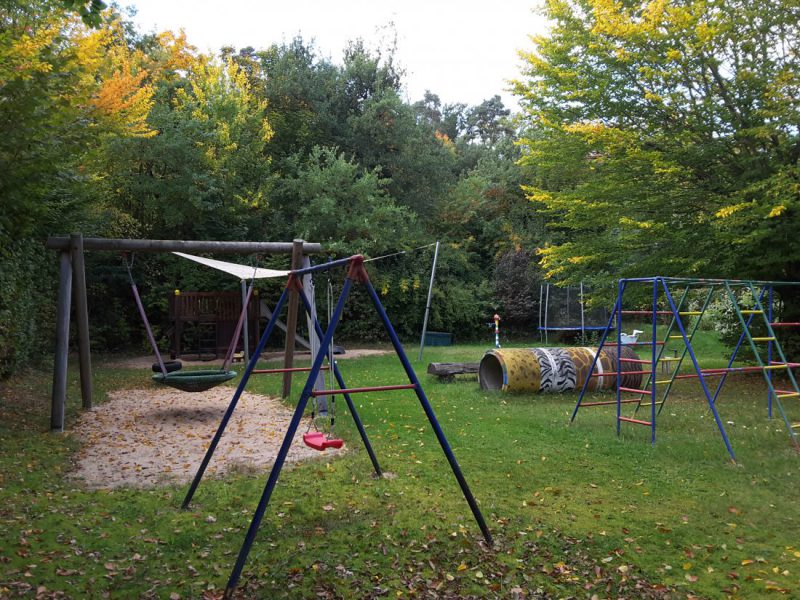 Kinderspielplatz Kinderspielplatz mit vielen Spielgeräten